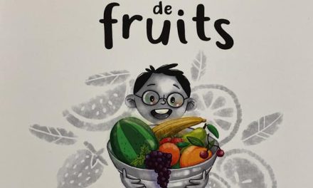 Lucie aime beaucoup la “Salade de fruits”!